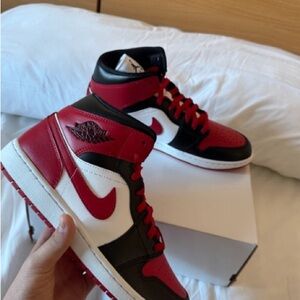 Nike Air Jordan 1 Mid Chicago / Alternate Bred